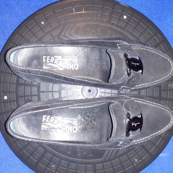 Women's Salvatore Ferragamo Matallic Black Dress/Casual Loafers, 6C-US - Picture 5 of 8